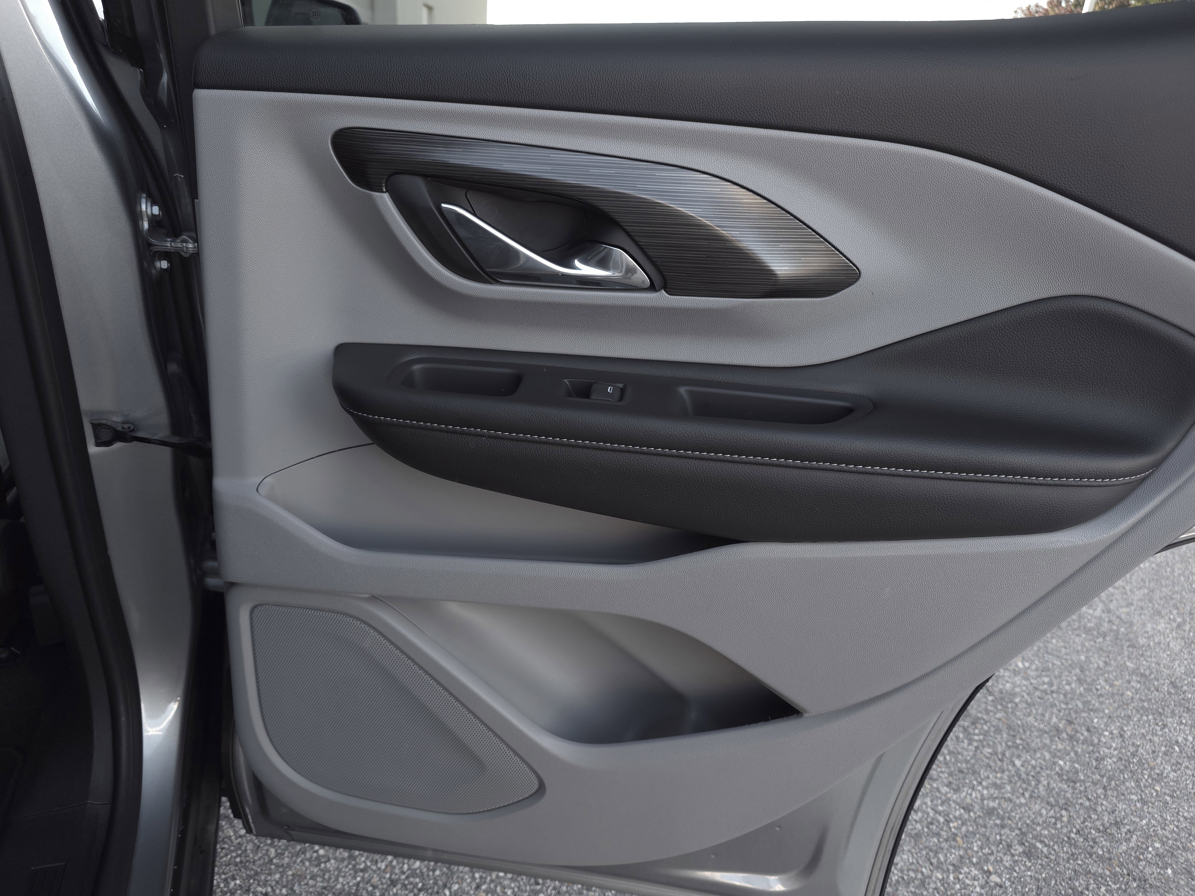 Used 2024 GMC Terrain SLE image 33