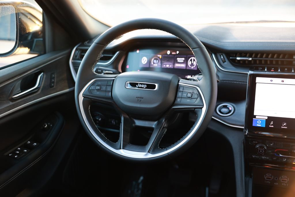 New 2025 Jeep Grand Cherokee Limited w/ Black Appearance Package image 20