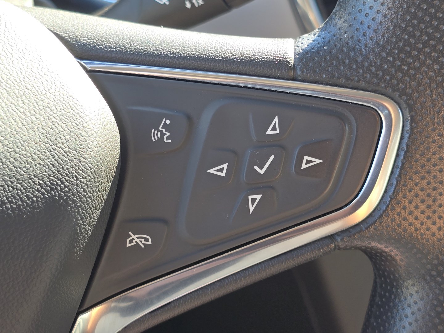 Certified 2024 Chevrolet Equinox LS FWD image 11