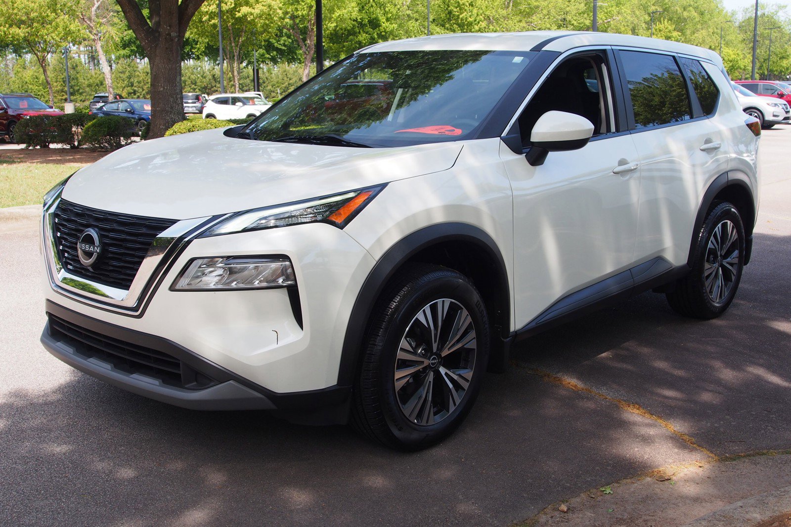 Used 2023 Nissan Rogue SV FWD image 3