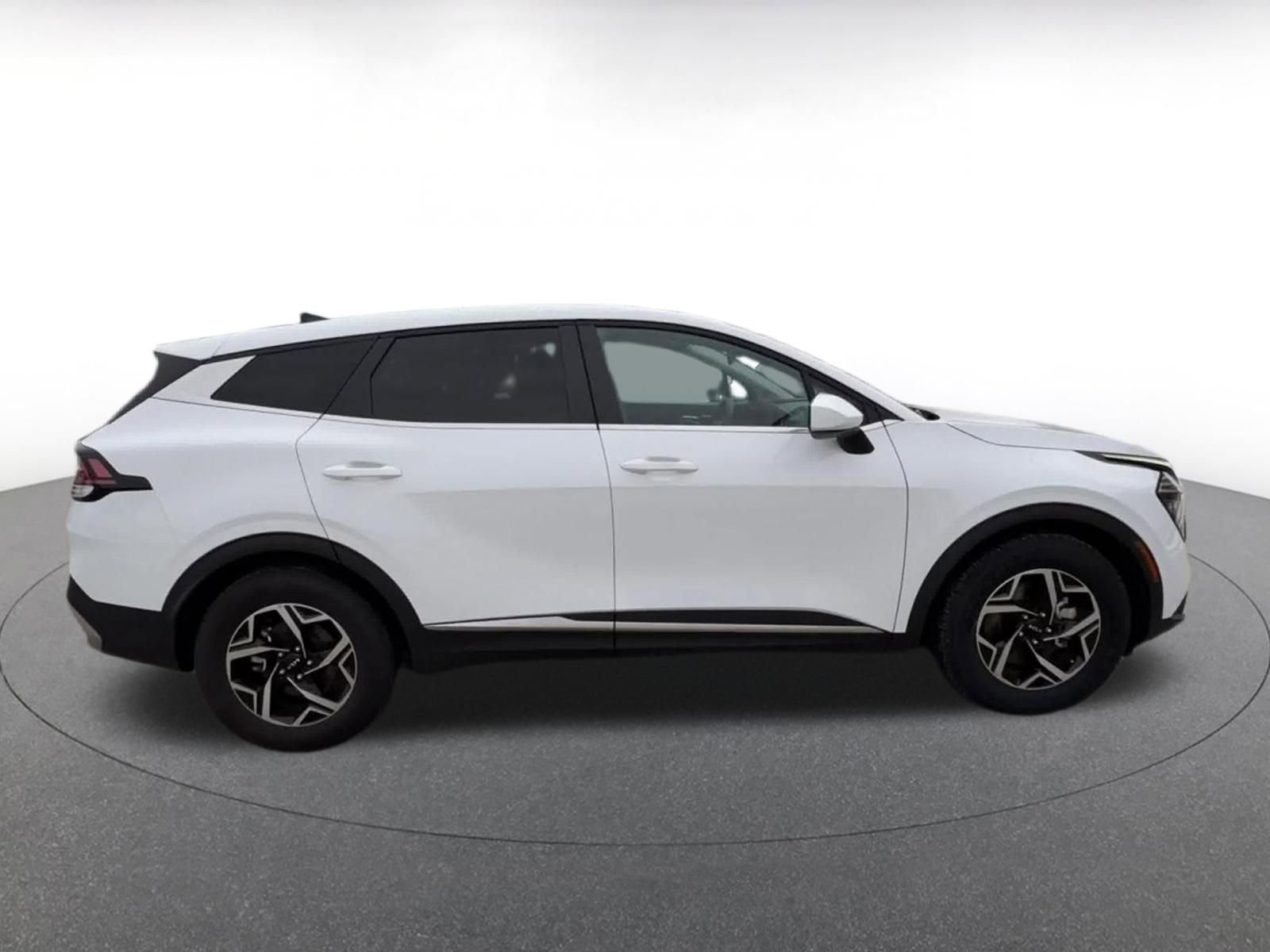 Used 2025 Kia Sportage LX image 16