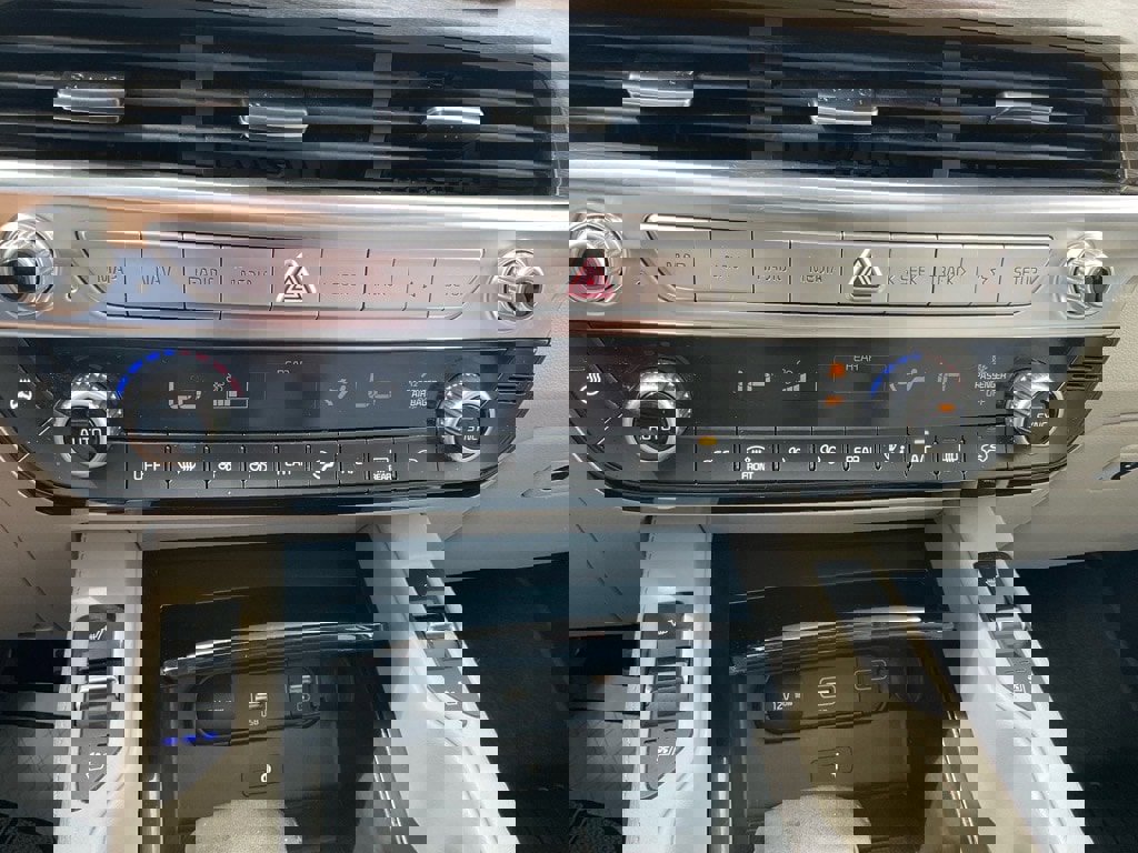 Used 2020 Kia Telluride SX w/ SX Prestige Package image 11