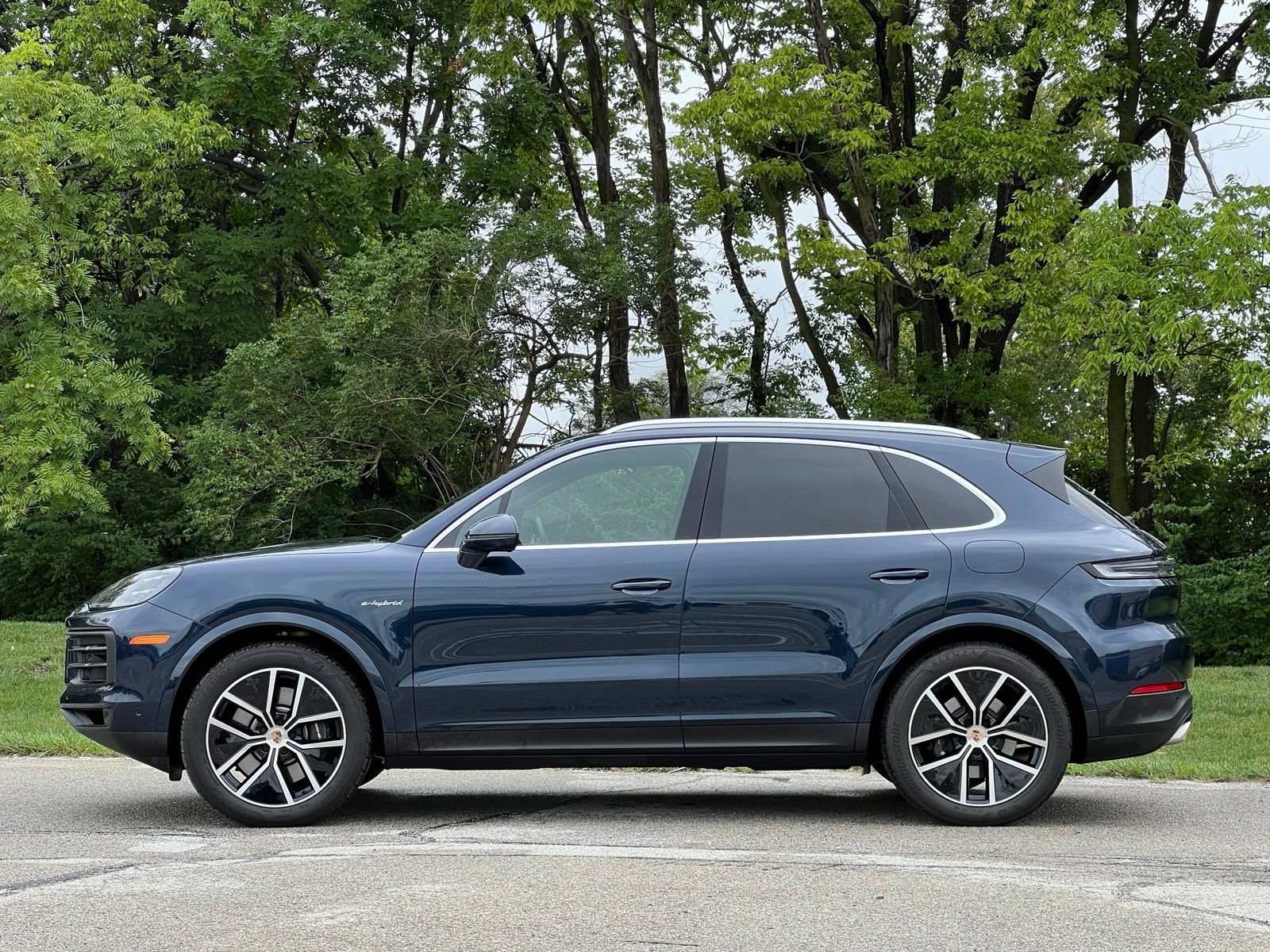 Certified 2026 Porsche Cayenne E-Hybrid AWD/4WD image 2