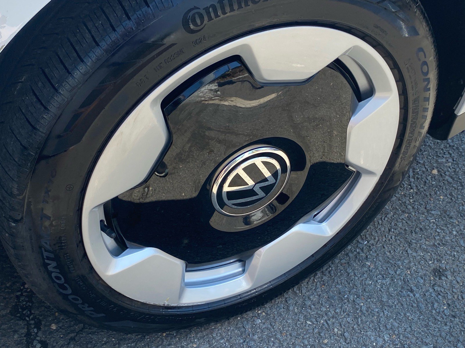 Certified 2025 Volkswagen ID. Buzz Pro S RWD image 19