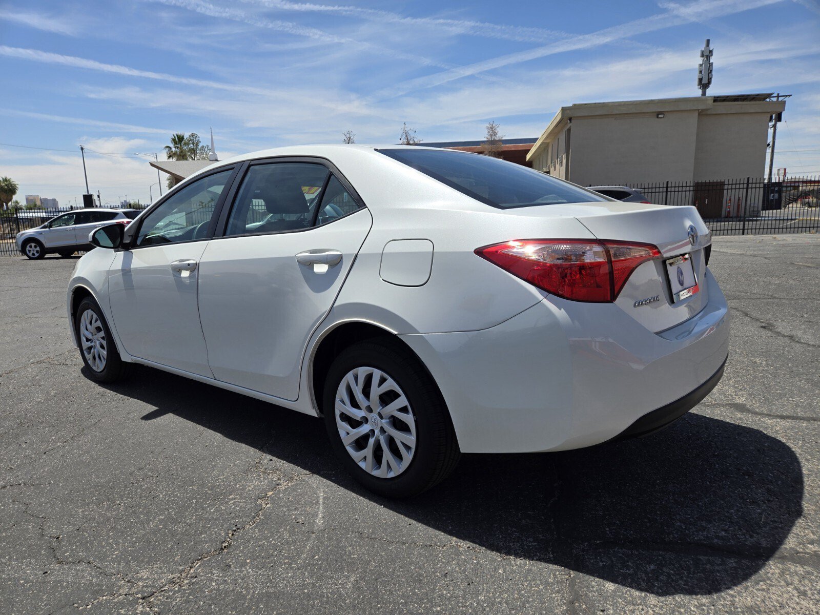 Used 2018 Toyota Corolla LE w/ Carpet Mat Package (TMS) FWD image 3