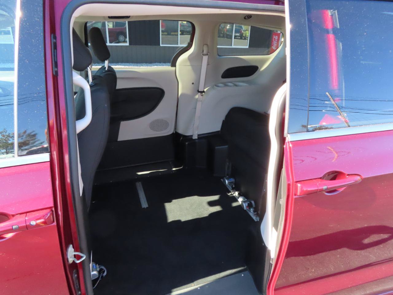 Used 2017 Chrysler Pacifica Touring FWD image 30