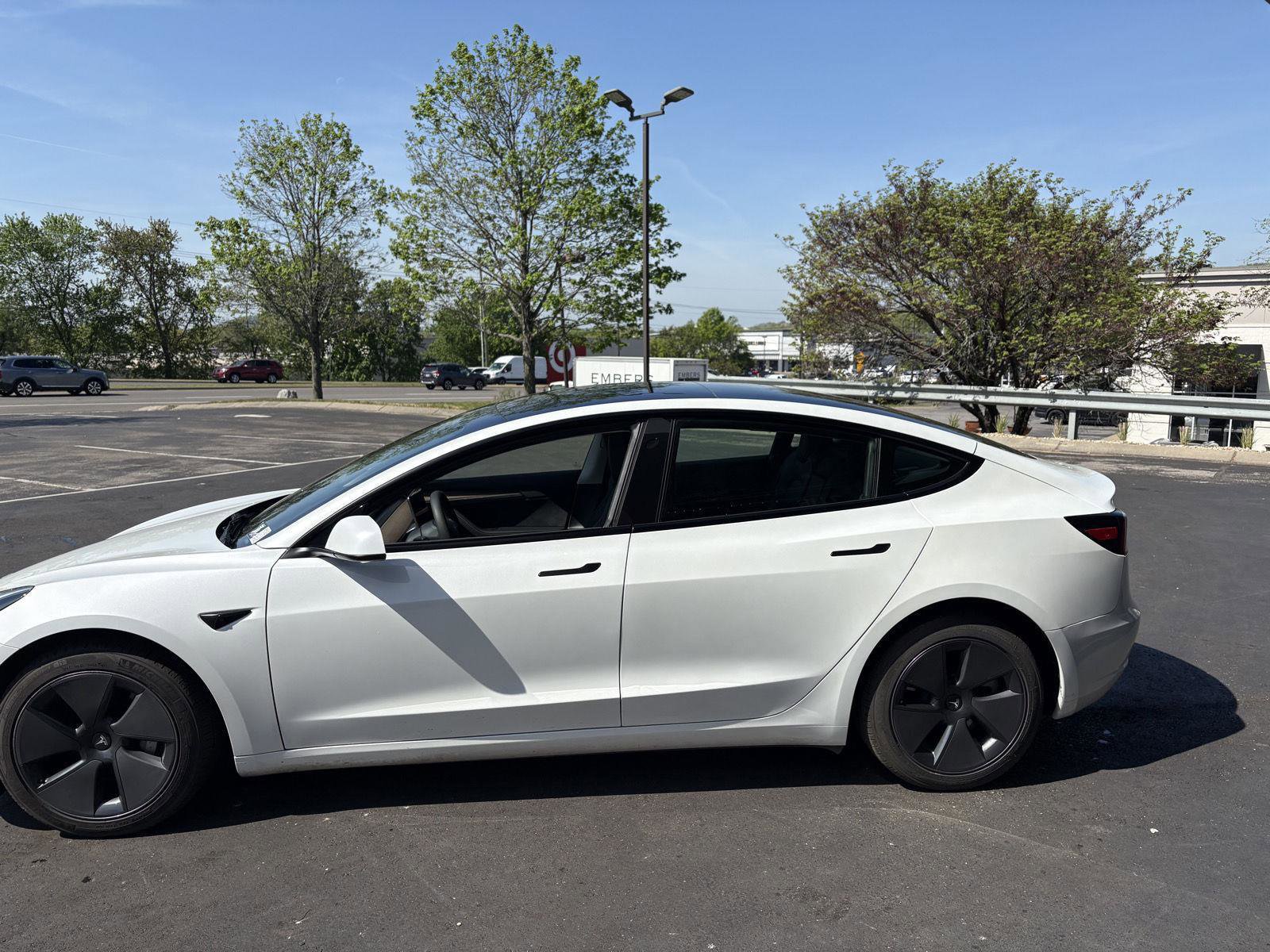 Used 2023 Tesla Model 3 Standard Range image 5