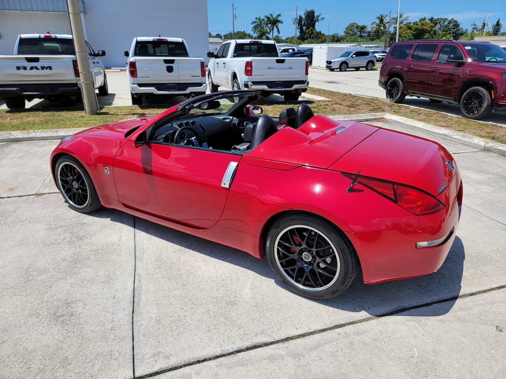 Used 2005 Nissan 350Z Touring RWD image 12