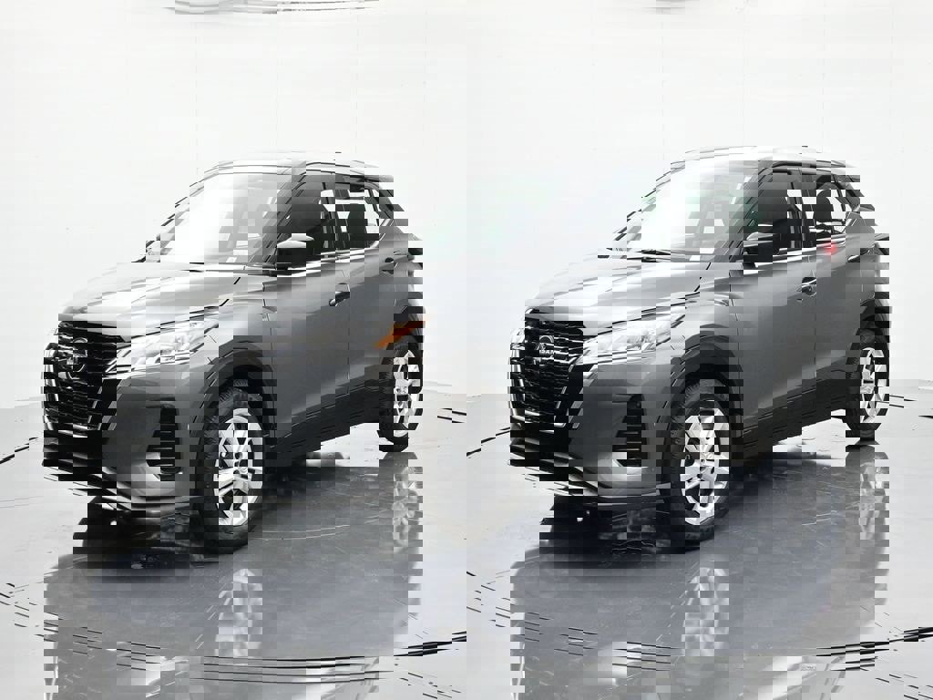 New 2025 Nissan Kicks Play S