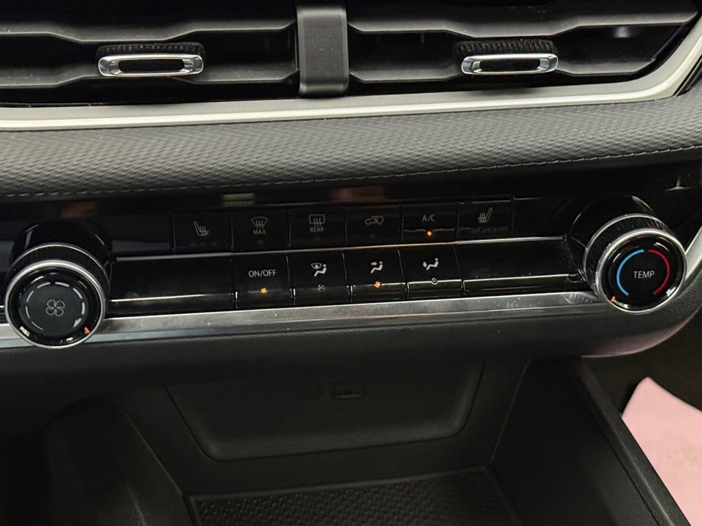 Used 2025 Chevrolet Equinox LT FWD image 22