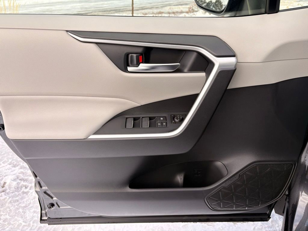 Used 2025 Toyota RAV4 XLE image 10