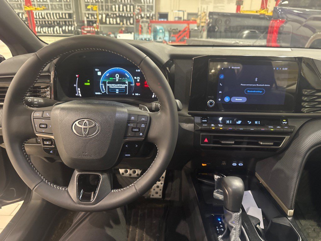Used 2025 Toyota Camry SE FWD image 38