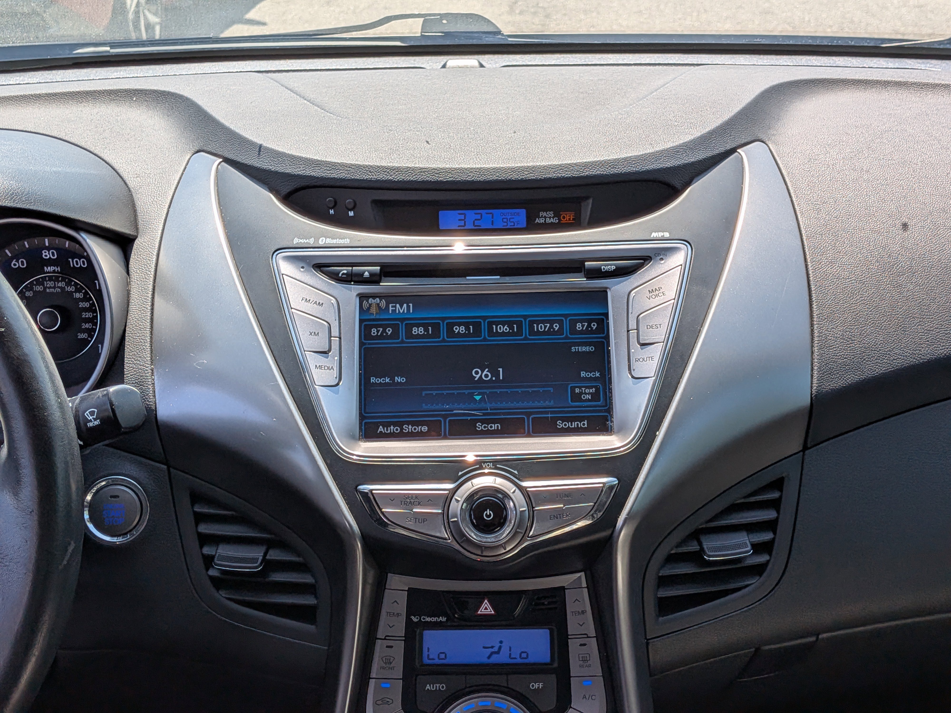 Used 2013 Hyundai Elantra Limited w/ Technology Pkg FWD image 17
