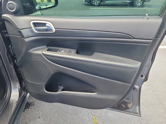 Used 2021 Jeep Grand Cherokee Laredo image 7
