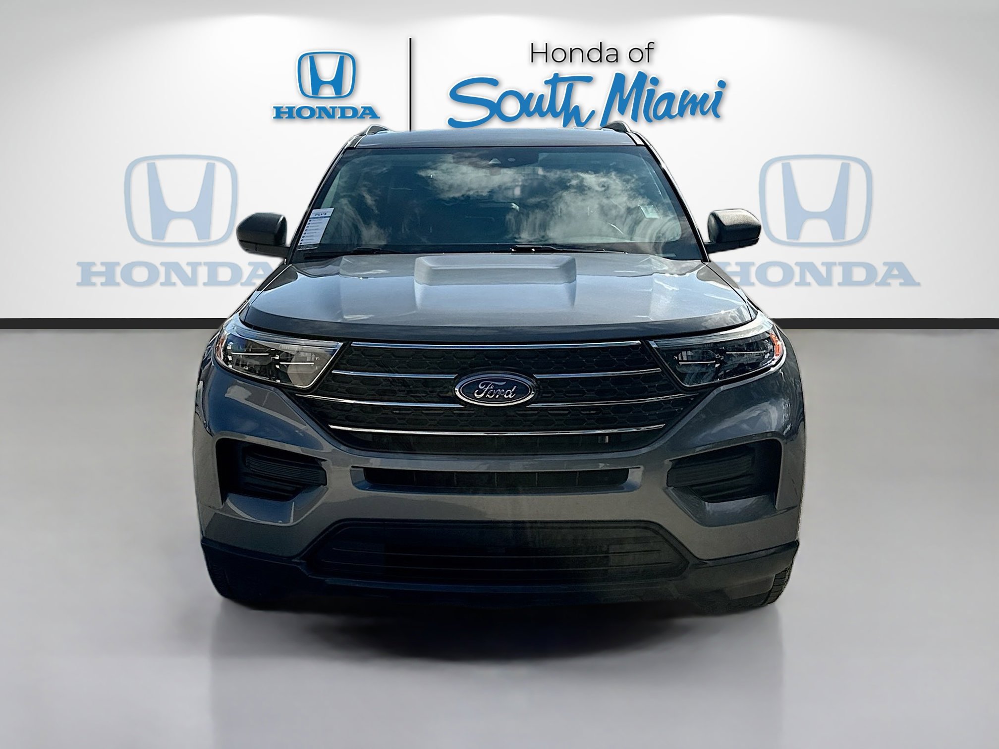 Used 2021 Ford Explorer XLT image 2