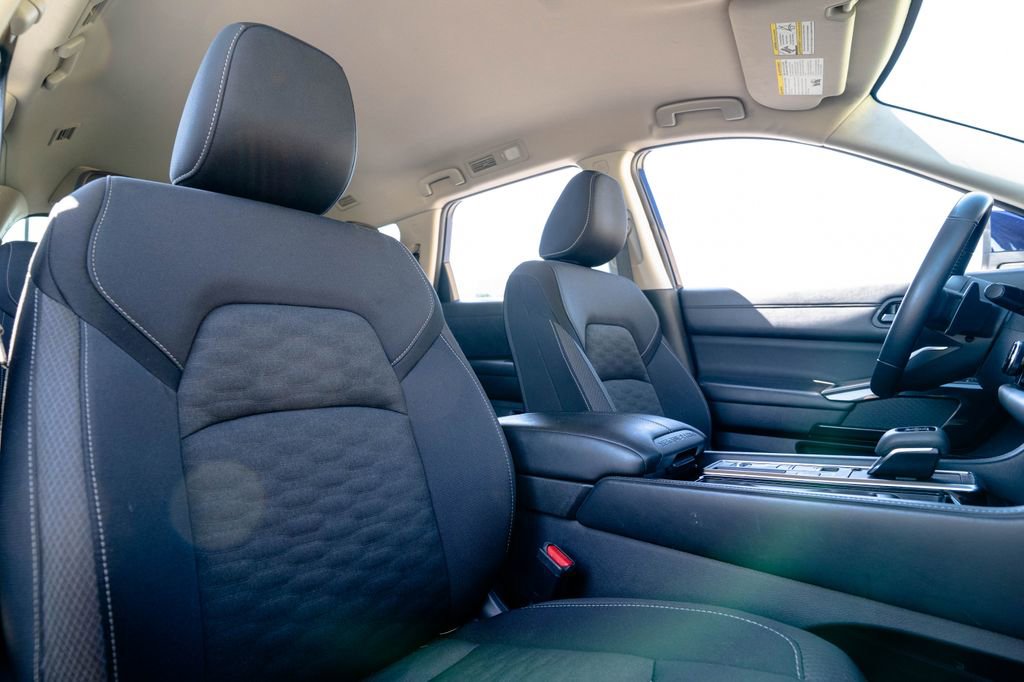 Used 2024 Nissan Pathfinder SV FWD image 17