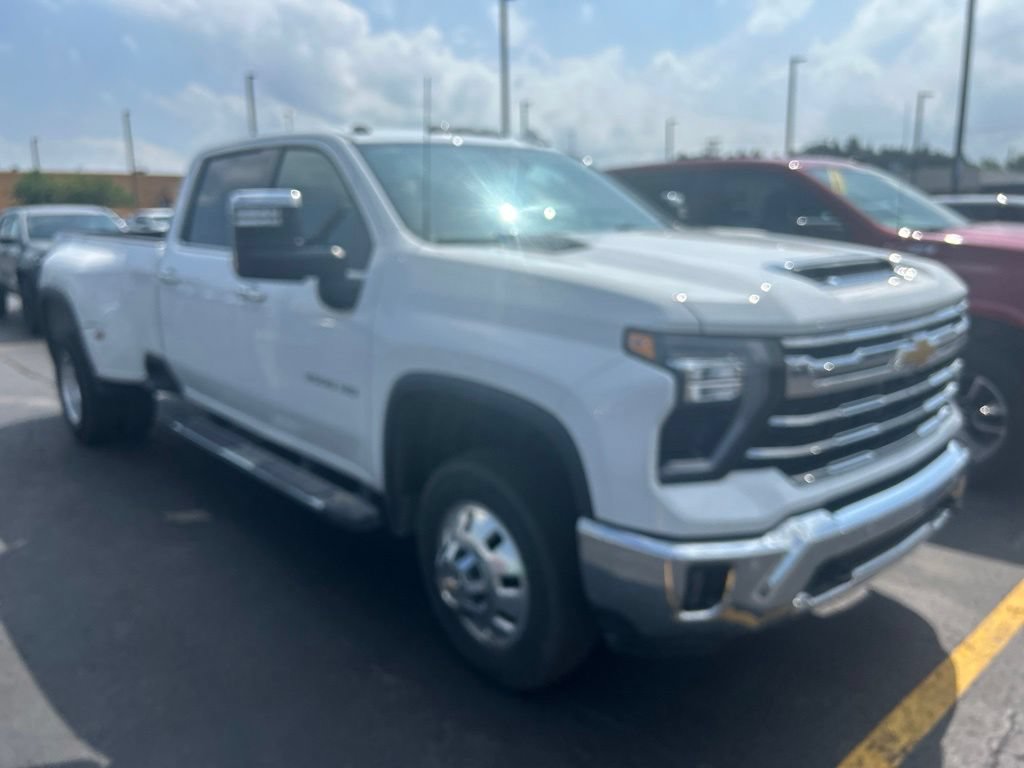 Used 2024 Chevrolet Silverado 3500 LTZ w/ LTZ Plus Package AWD/4WD image 3