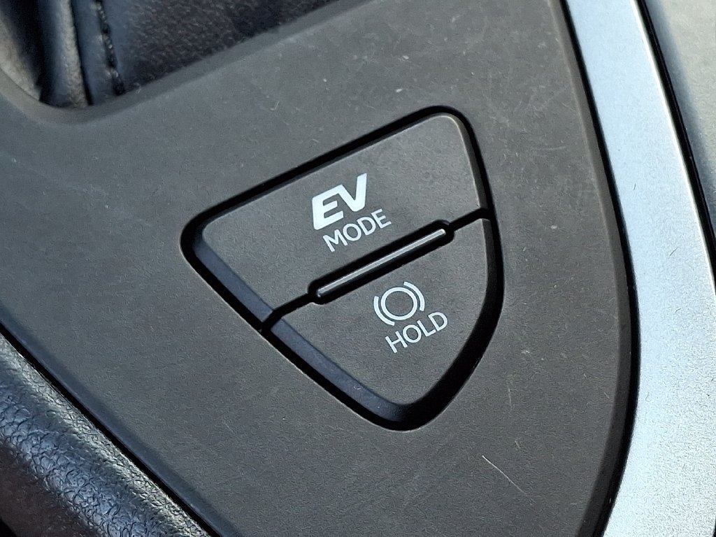 Used 2024 Lexus UX 250h AWD w/ Premium Package image 27