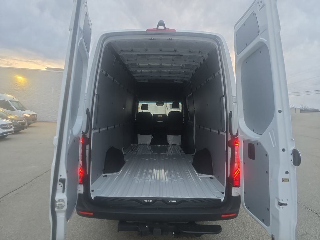 Used 2024 Mercedes-Benz Sprinter 2500 image 21