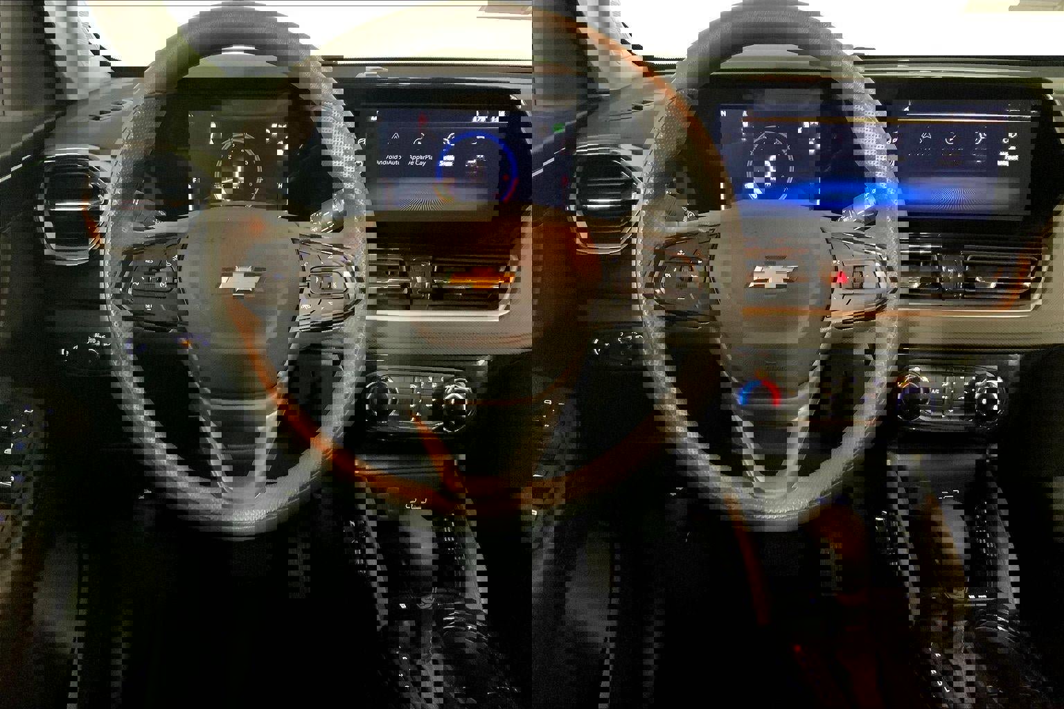 Used 2025 Chevrolet TrailBlazer LT AWD/4WD image 5