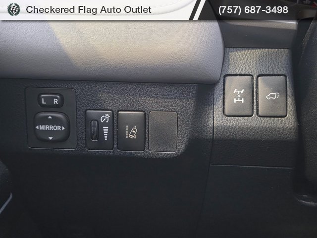 Used 2018 Toyota RAV4 Limited image 12