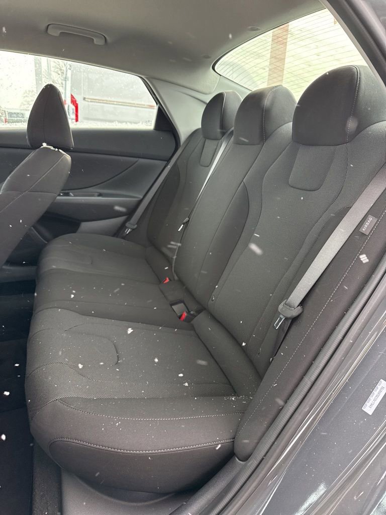 Used 2025 Hyundai Elantra SE w/ Cargo Package image 19