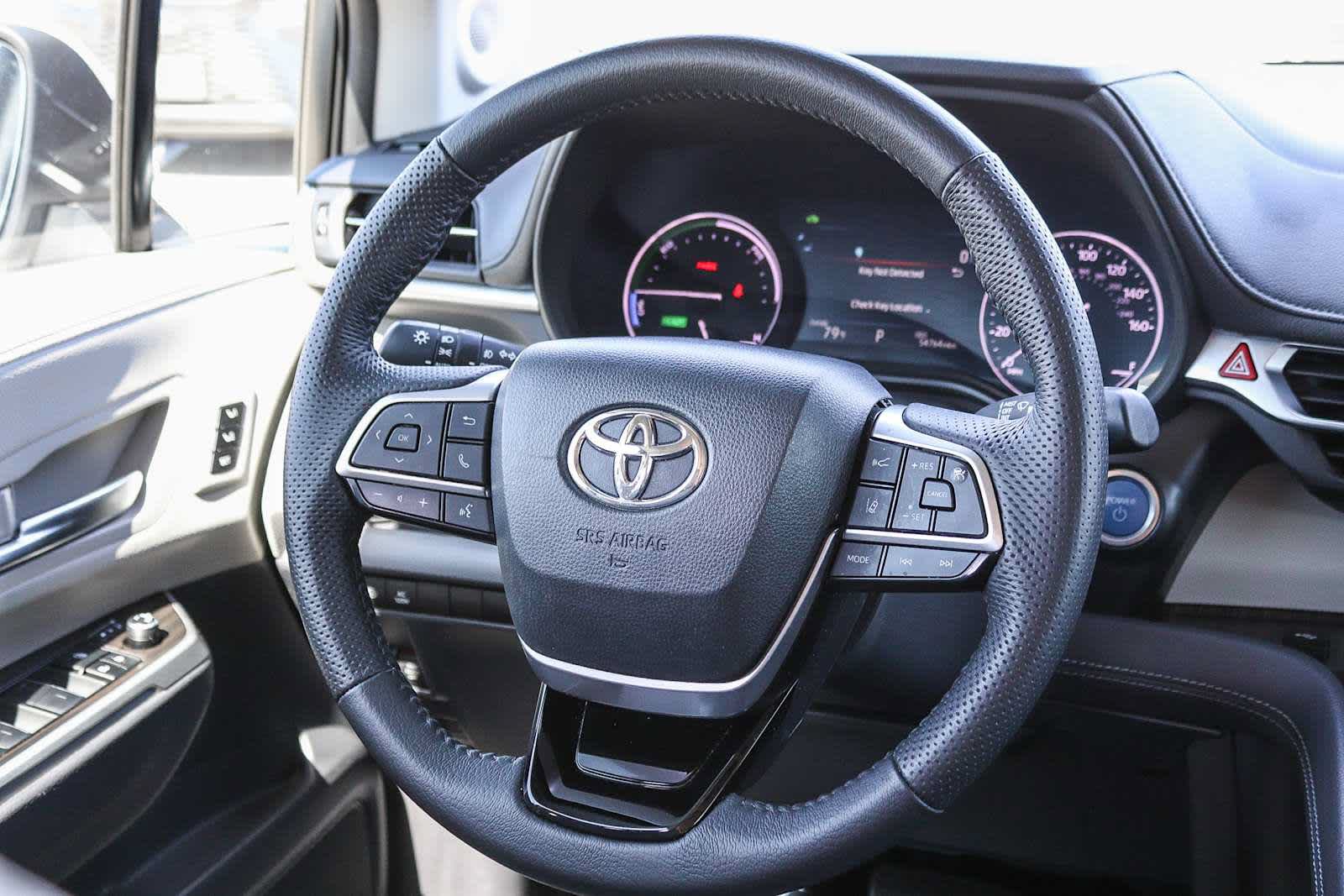 Used 2023 Toyota Sienna Limited AWD/4WD image 18