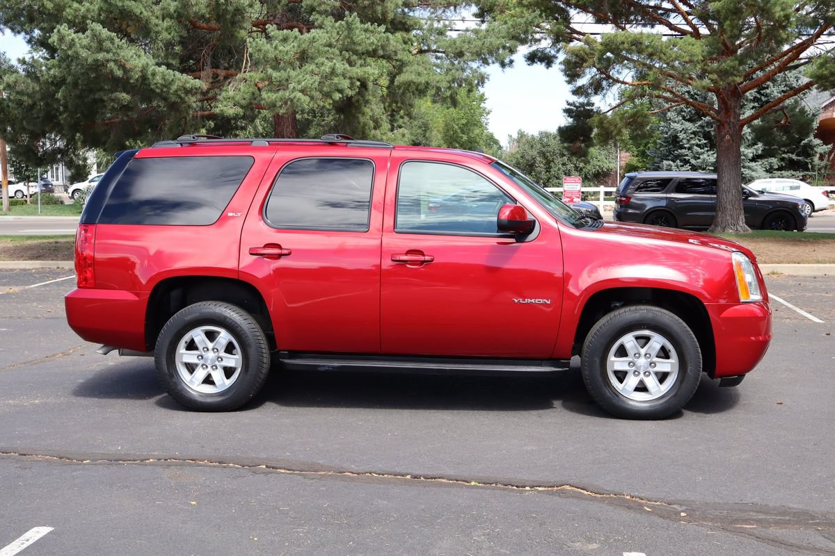 Used 2013 GMC Yukon SLT w/ SLT-2 Equipment Package AWD/4WD image 3