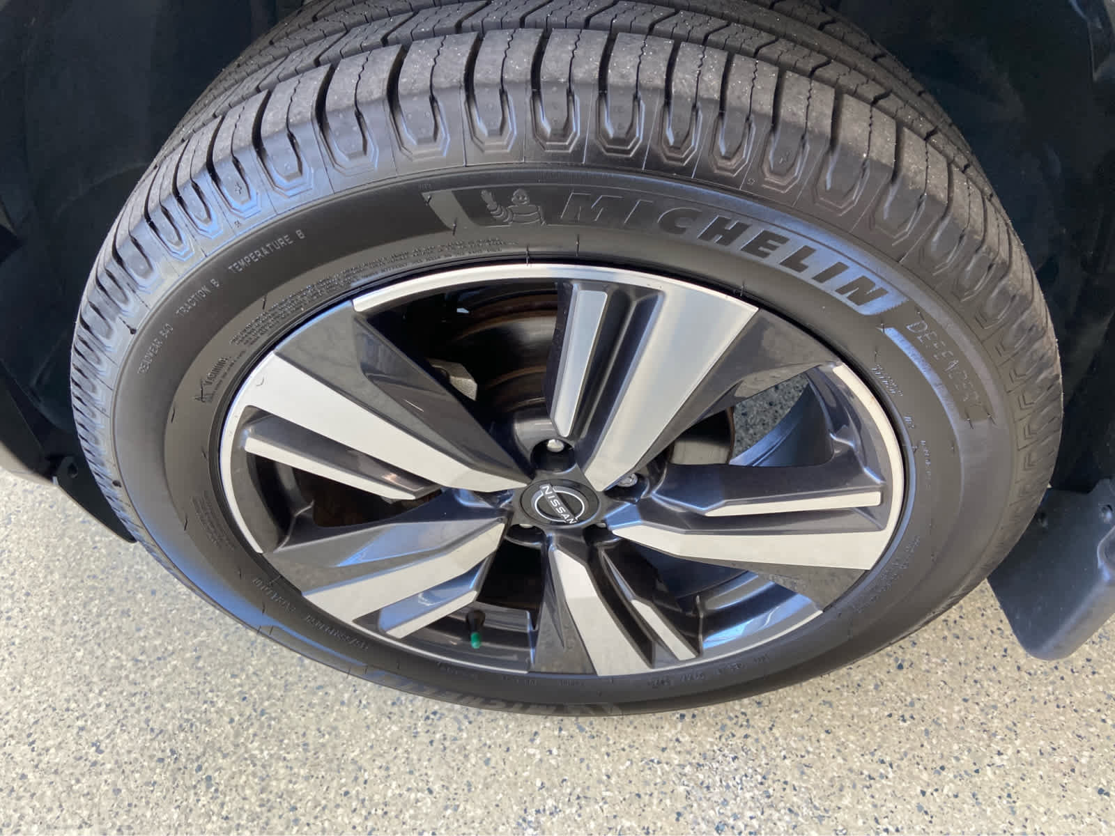 Used 2023 Nissan Rogue SL w/ SL Premium Package image 13