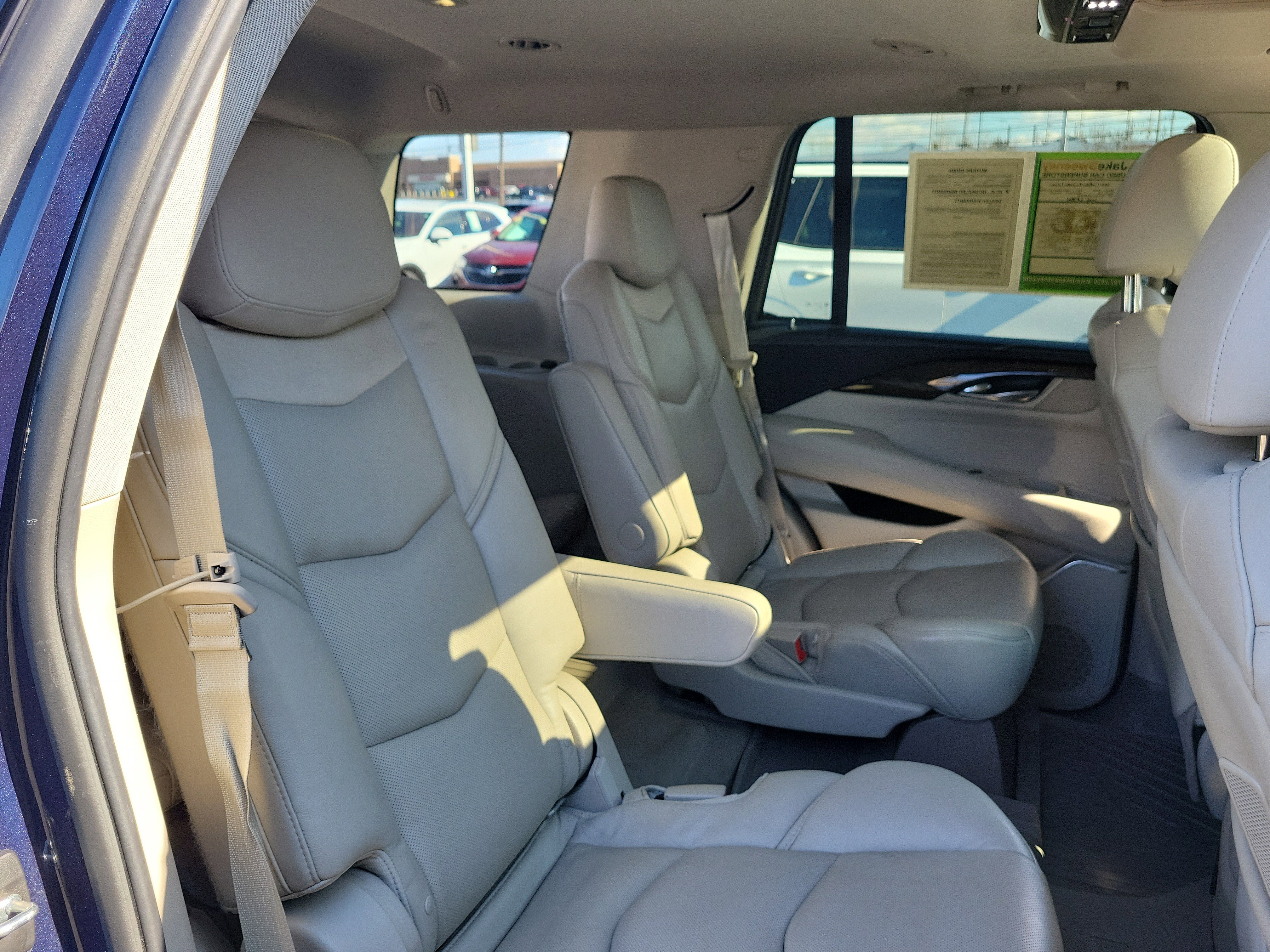 Used 2020 Cadillac Escalade Luxury w/ LPO, Radiant Package image 28
