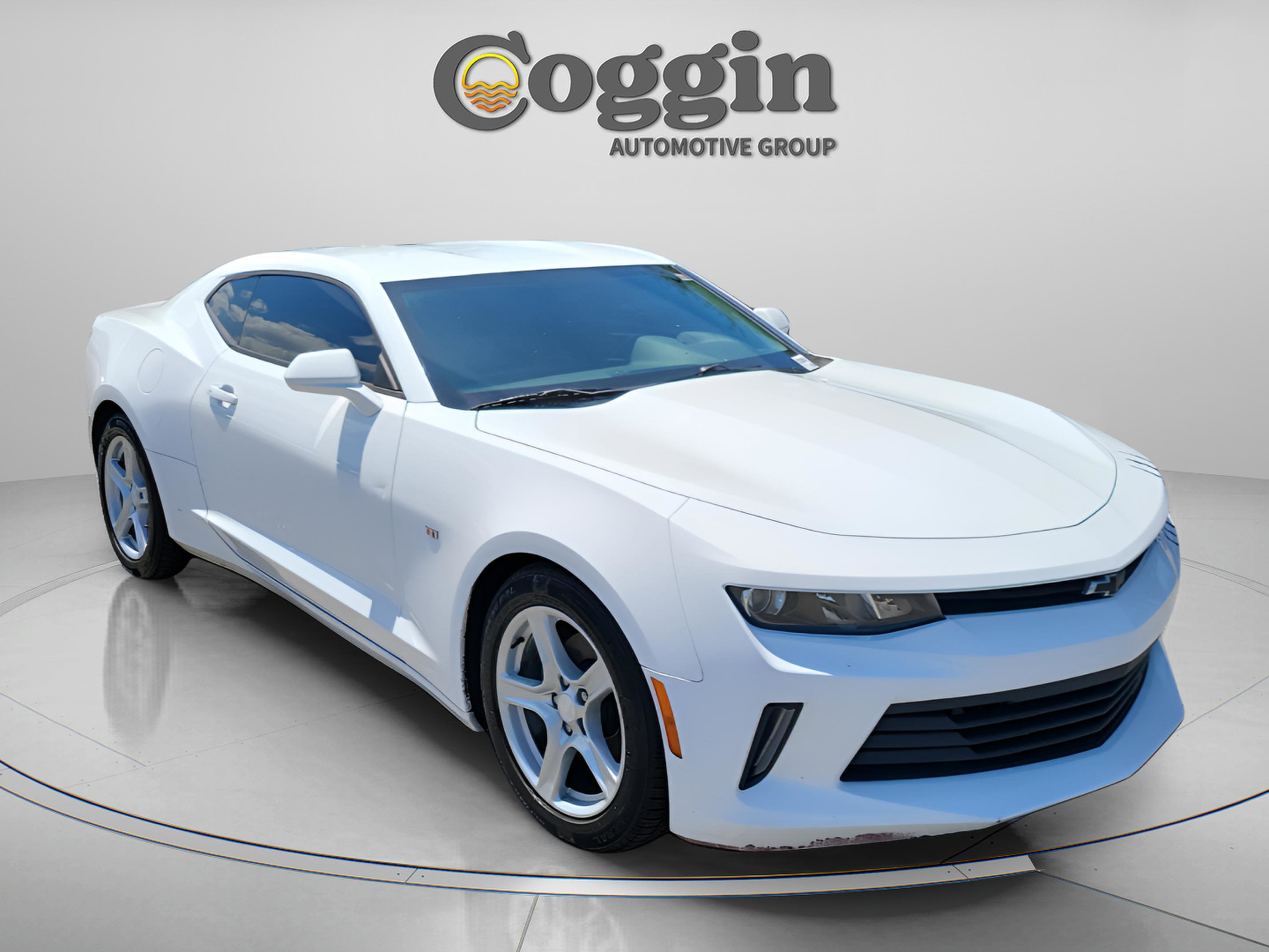 Used 2017 Chevrolet Camaro LT RWD image 4