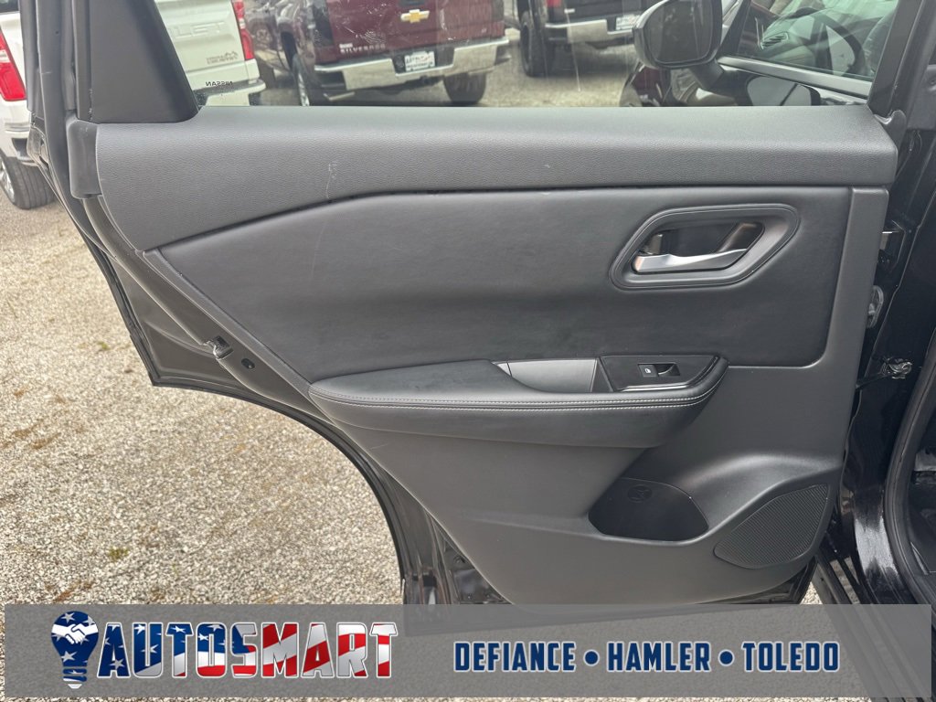 Used 2025 Nissan Rogue SV image 22