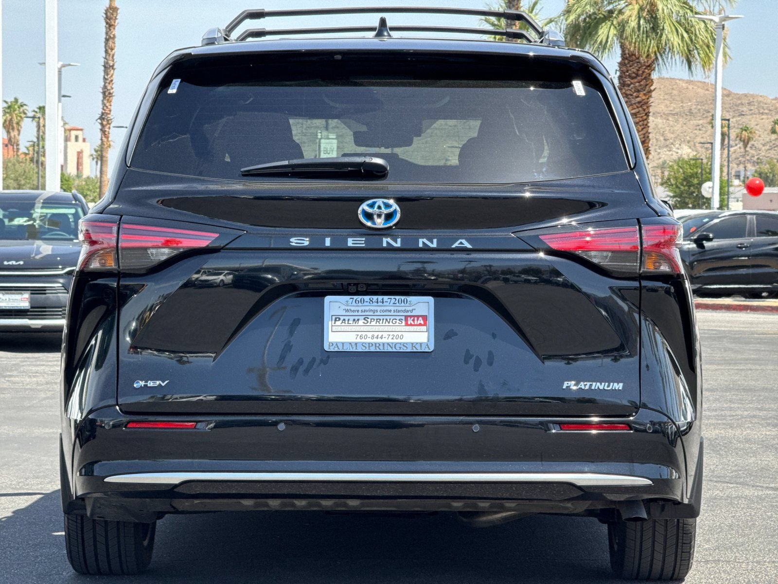 Used 2025 Toyota Sienna Platinum FWD image 4