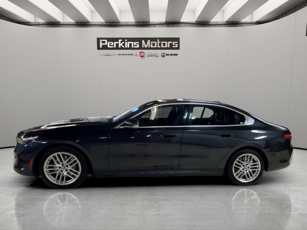 Used 2024 BMW 530i xDrive AWD/4WD image 2
