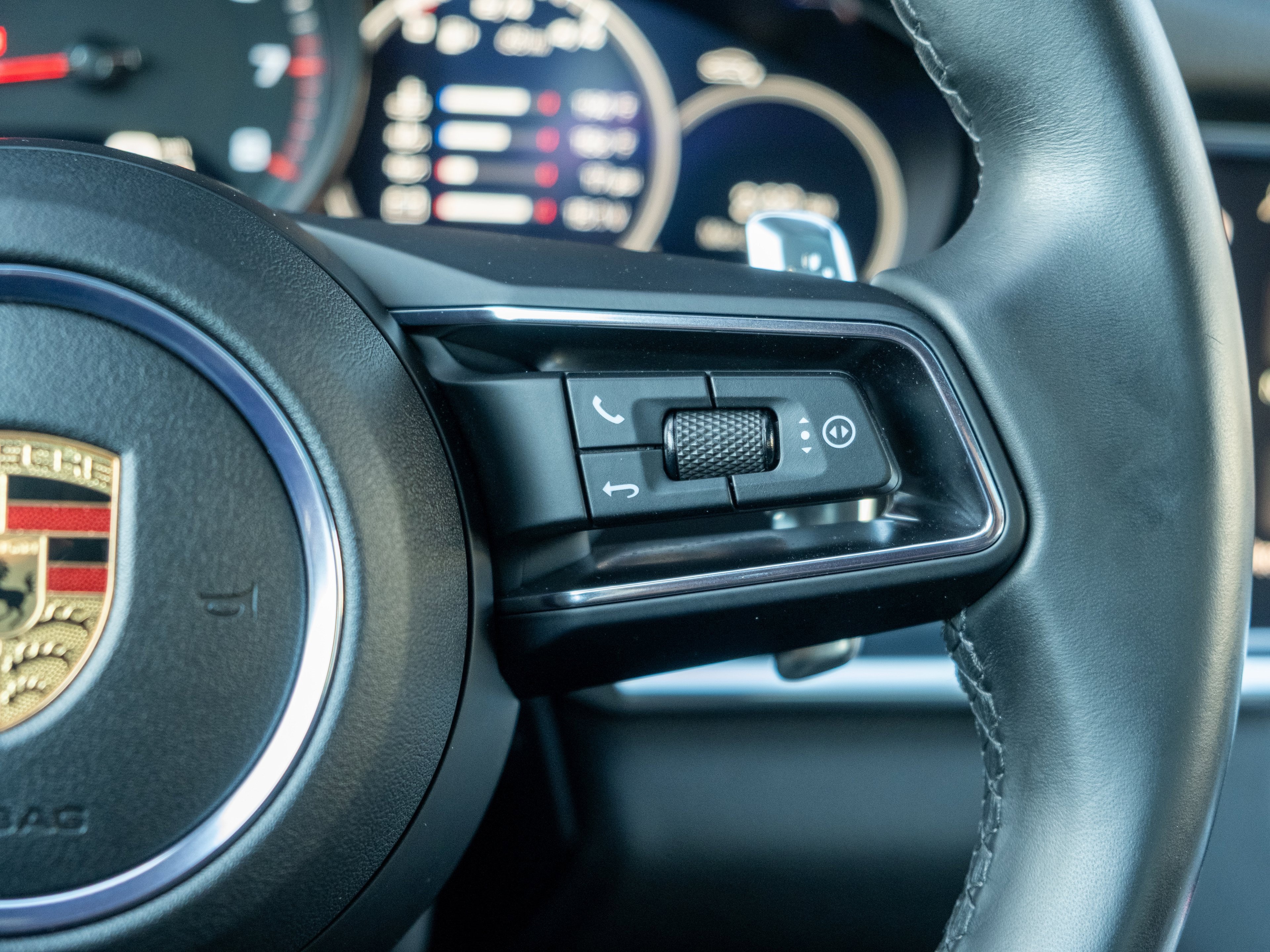 Certified 2023 Porsche Panamera 4 Platinum Edition image 30