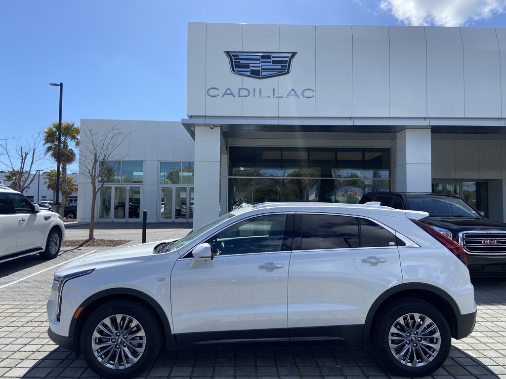 Certified 2025 Cadillac XT4 Premium Luxury image 1