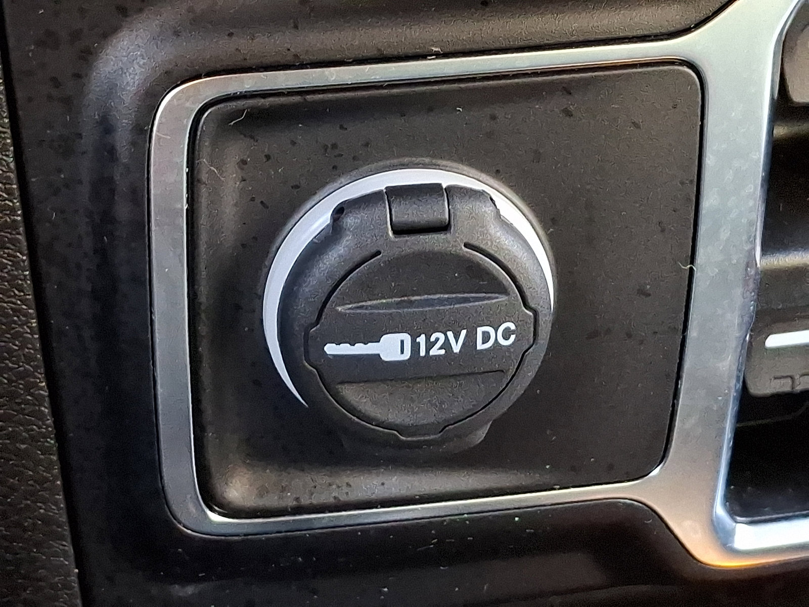 Used 2024 Jeep Wrangler Sahara w/ Safety Group image 25