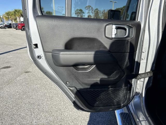 Used 2020 Jeep Gladiator Overland w/ Safety Group image 10