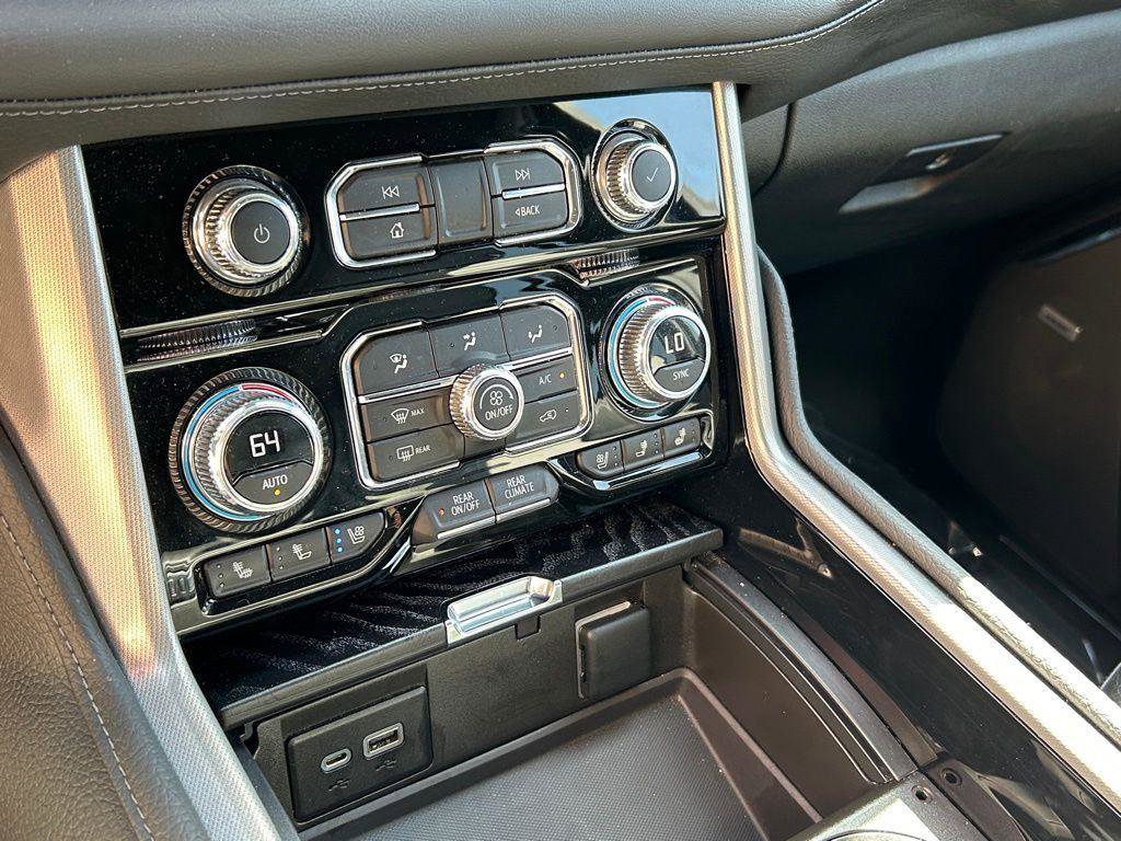 Used 2023 GMC Yukon XL Denali image 31