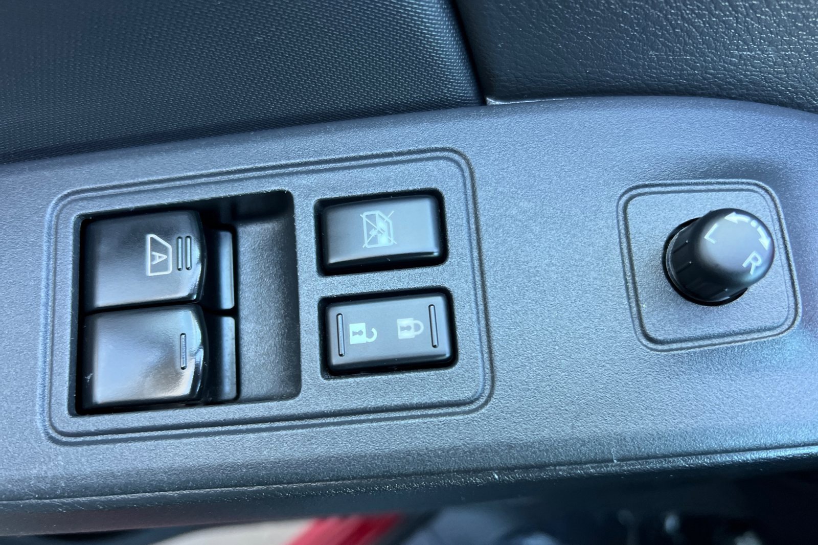 Used 2022 Nissan Frontier SV image 11