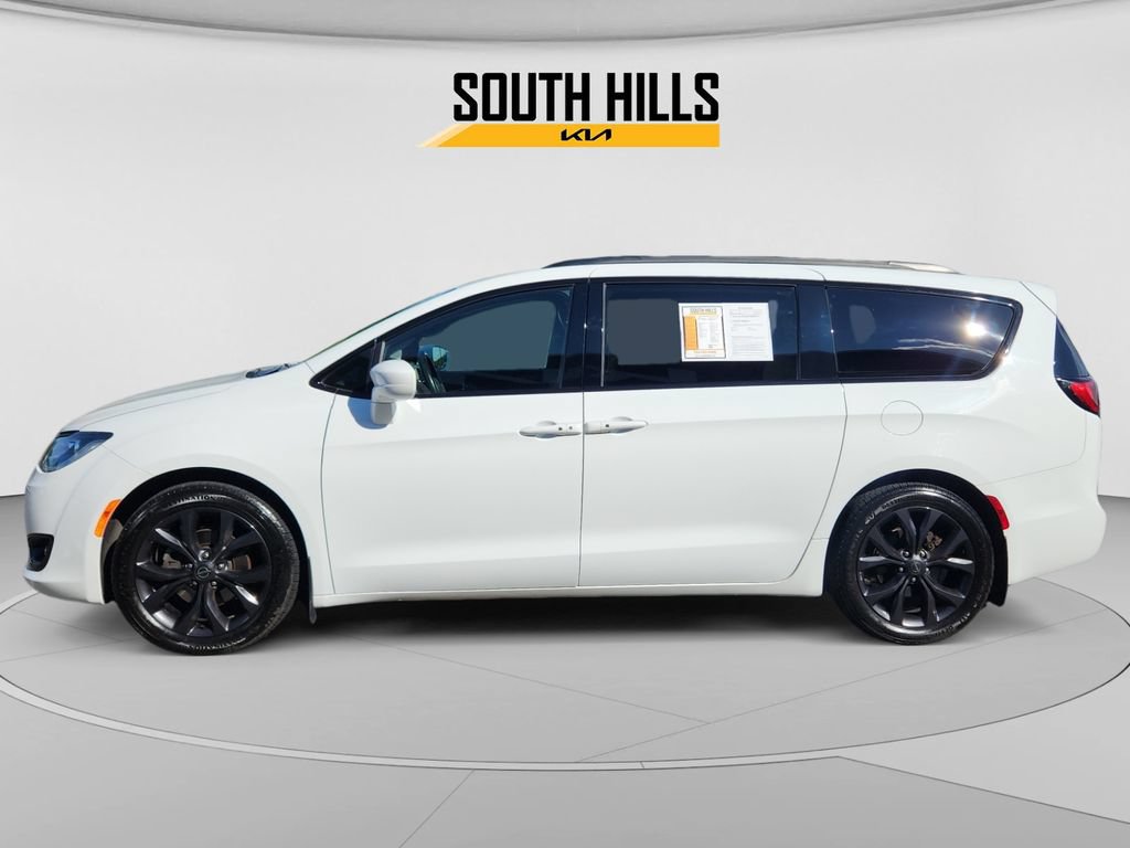 Used 2019 Chrysler Pacifica Touring-L Plus w/ S Appearance Package FWD image 2