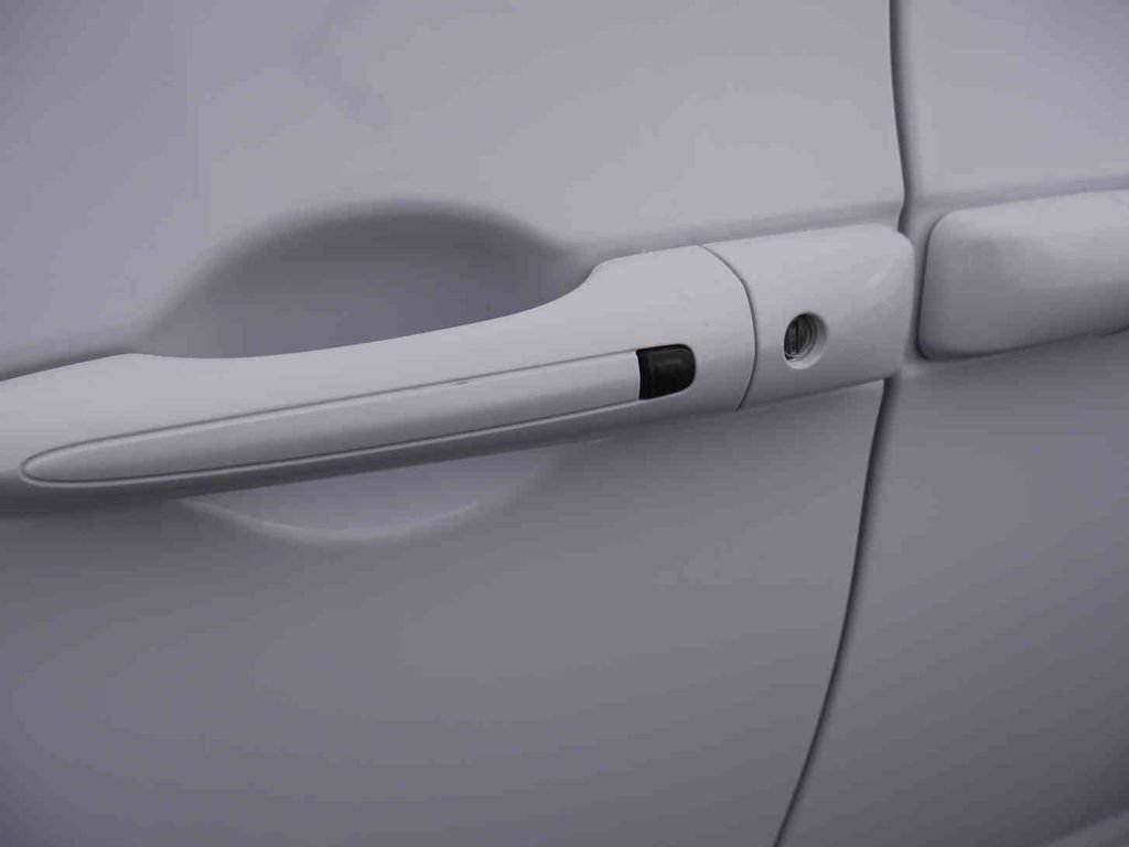 Used 2020 Chrysler Voyager LX image 20