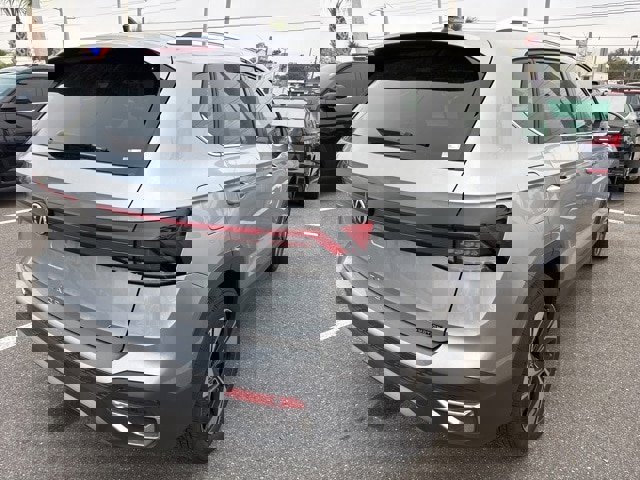 Certified 2025 Volkswagen Taos SE w/ Panoramic Sunroof Package image 9