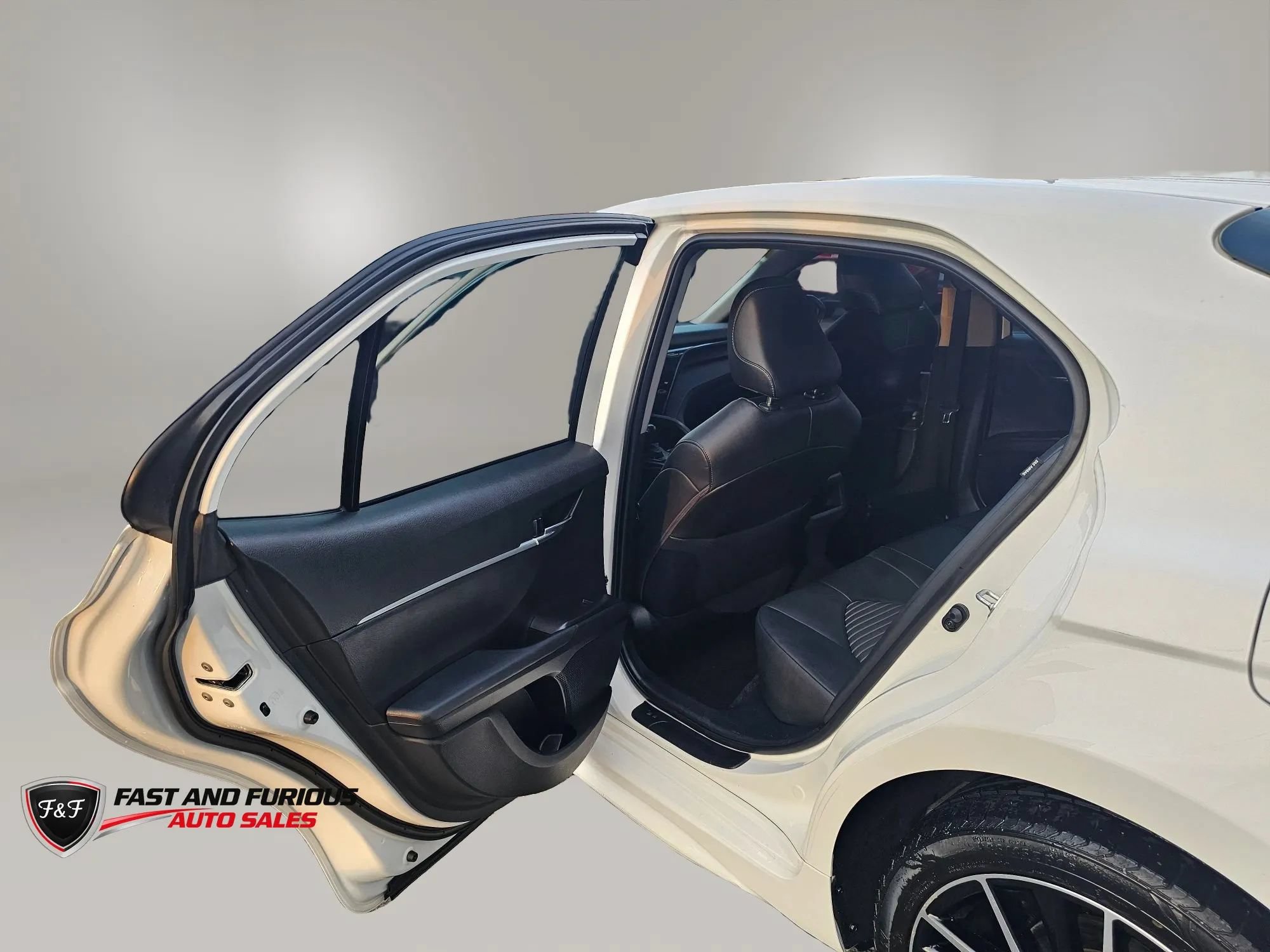 Used 2023 Toyota Camry SE FWD image 10