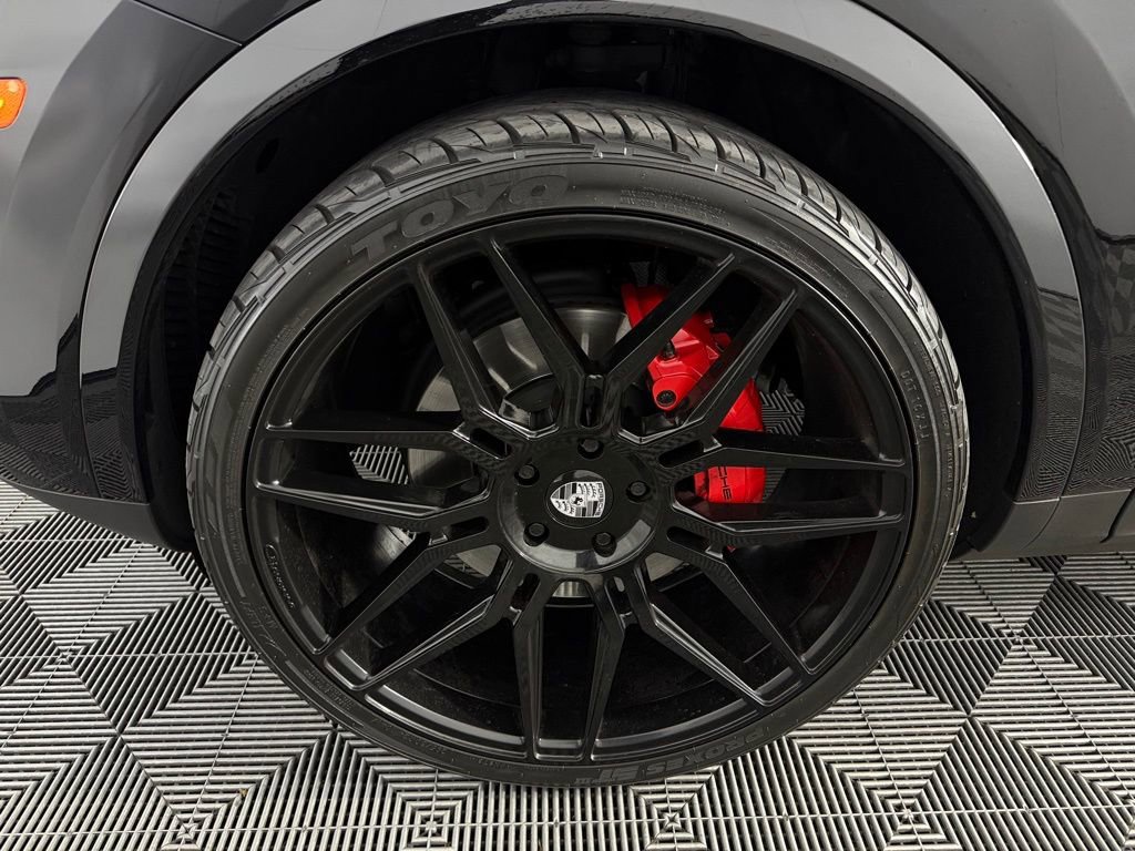 Used 2023 Porsche Cayenne S image 12