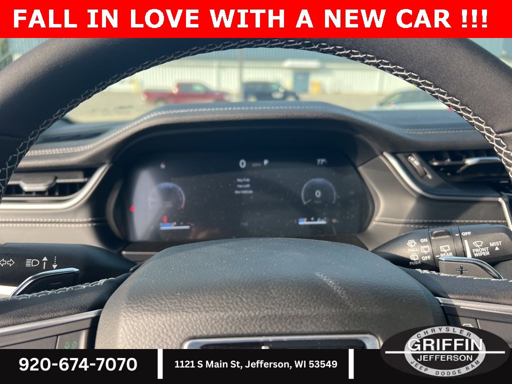 New 2025 Jeep Grand Cherokee Limited w/ Luxury Tech Group II image 18