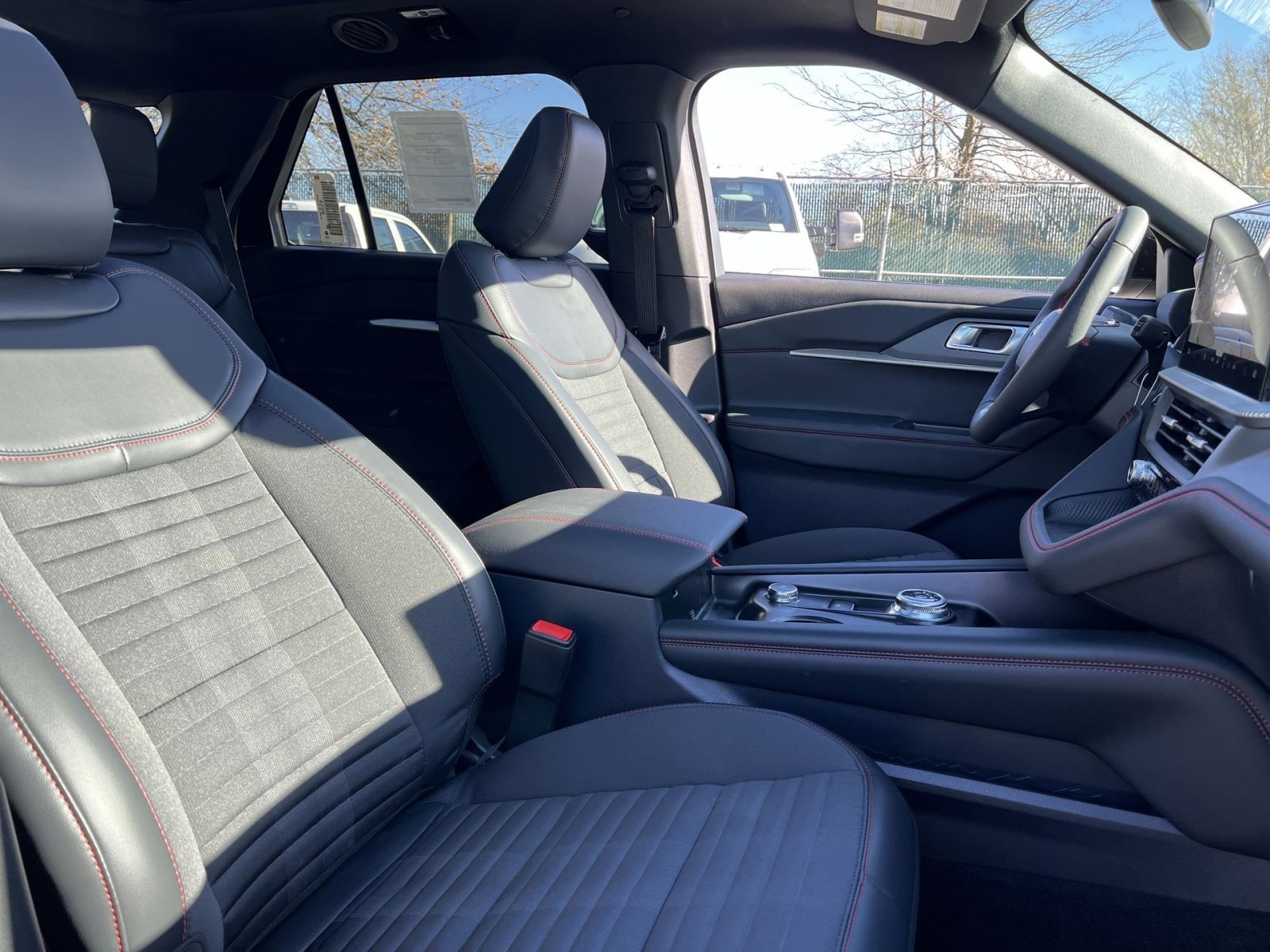 New 2026 Ford Explorer ST-Line w/ ST-Line Street Pack image 28