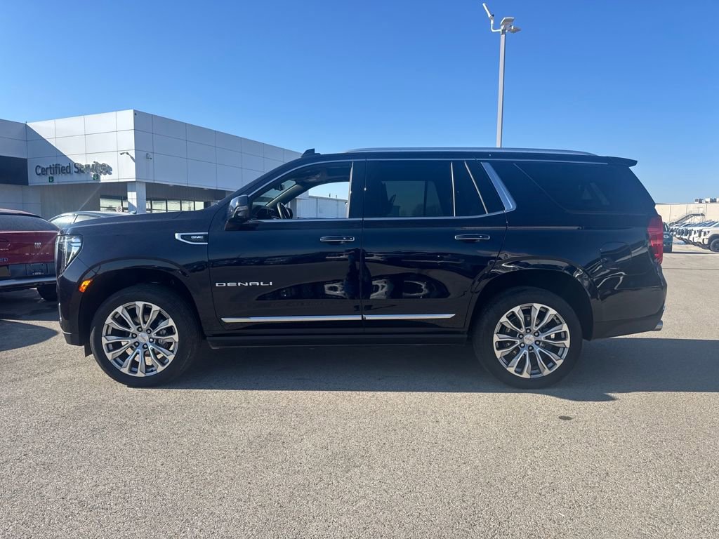 Used 2023 GMC Yukon Denali w/ Denali Reserve Package image 3