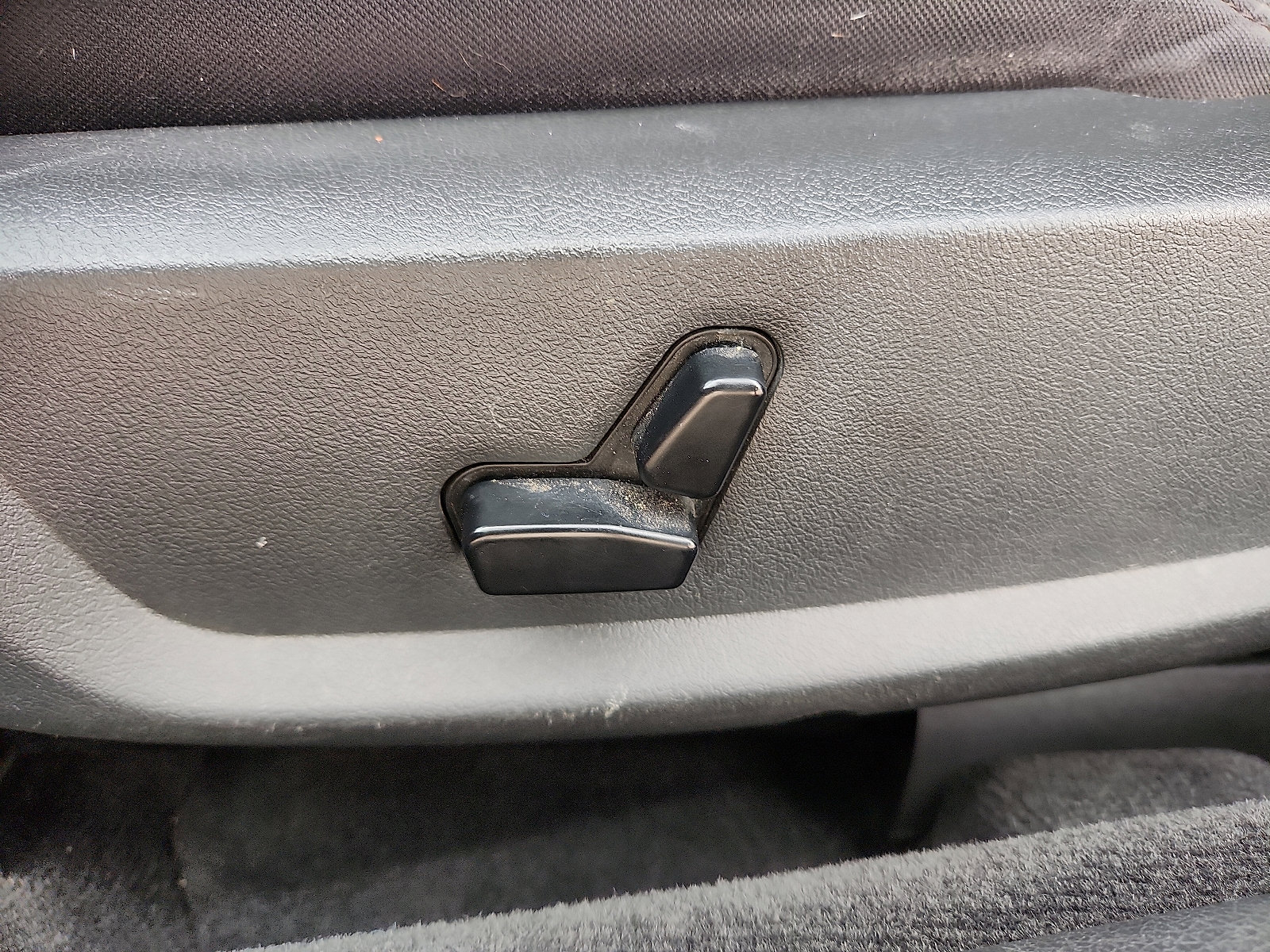 Used 2010 Dodge Challenger R/T RWD image 13