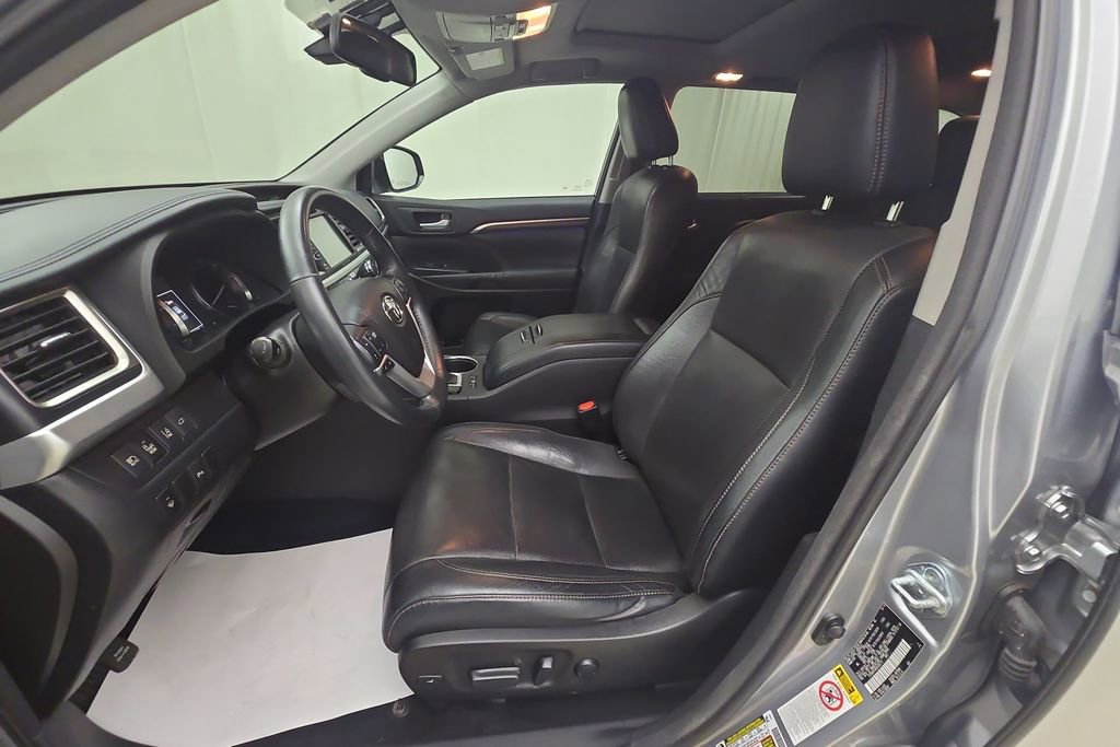Used 2016 Toyota Highlander Limited w/ Driver Technology Package image 12